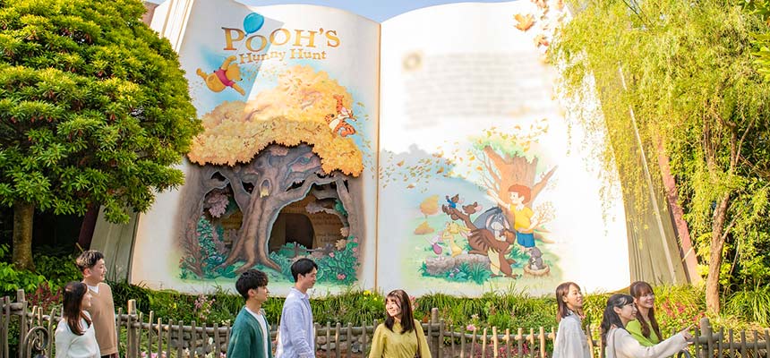 Which Tokyo hotel offers a shuttle bus to Disneyland?