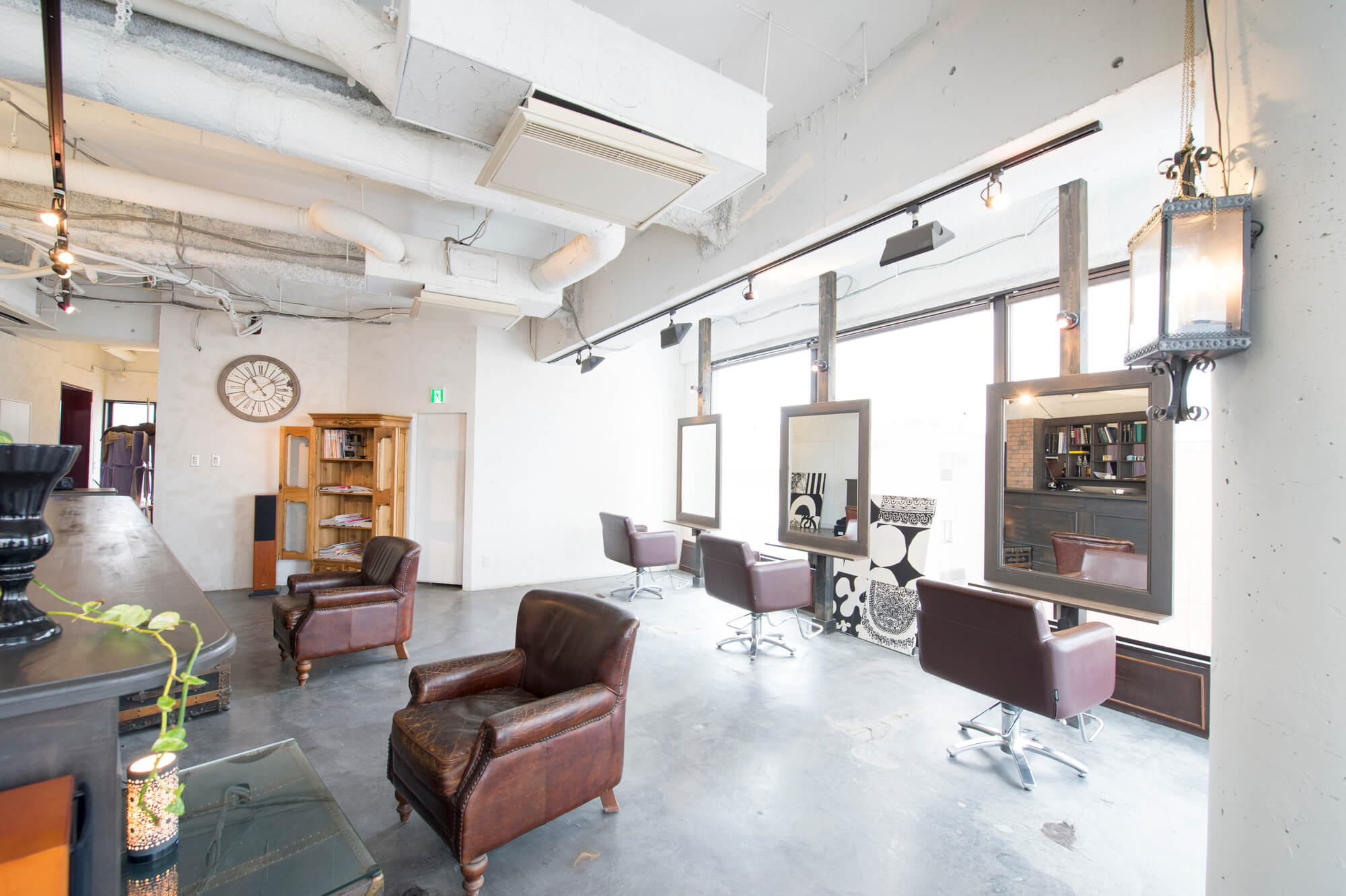 Looking for a rooftop bar with good cocktails and drinks.