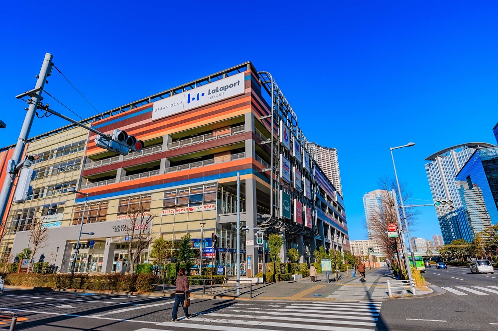 What are the usual free hotel amenities and can I keep them?