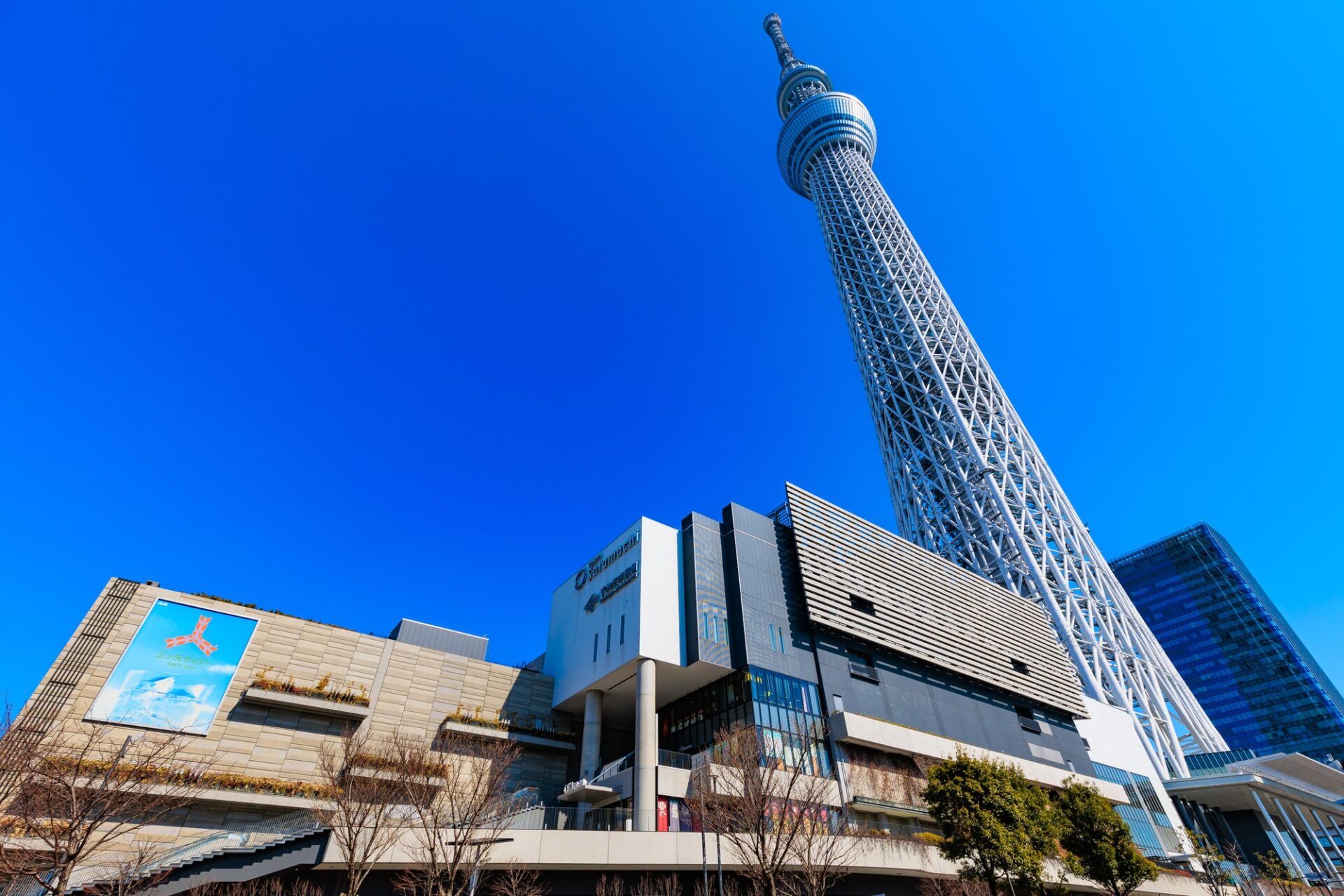 Is booking recommended for Kura kaiten zushi at Tokyo Skytree?