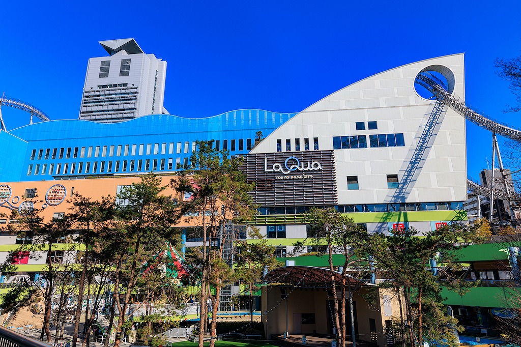 Where in Tokyo can I find Gudetama-themed cafes and shops?